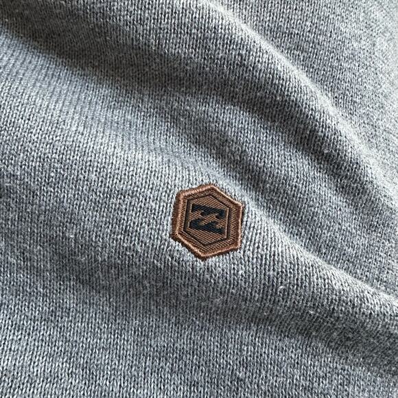Billabong Sweater Men’s Solid Grey Crew Neck Embroidered Logo Patch Medium - Picture 3 of 7